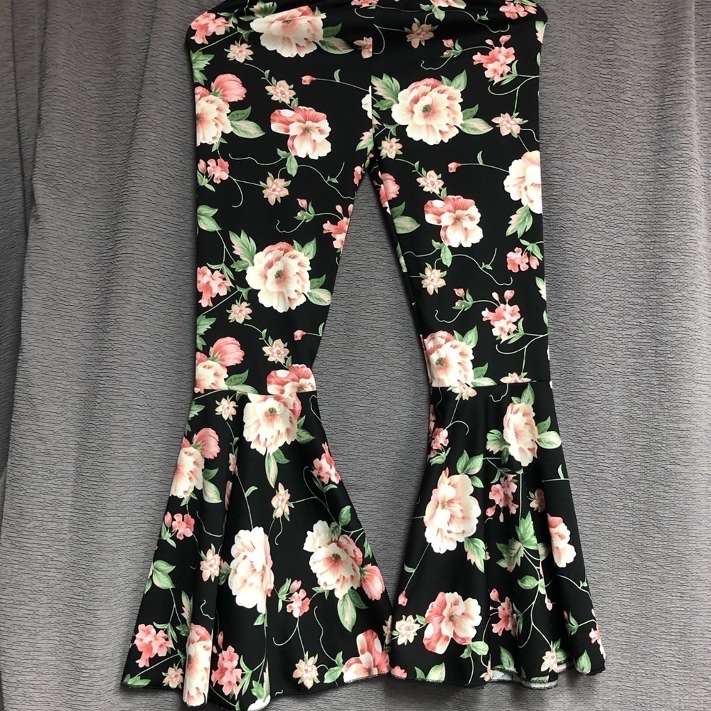 Kids size 11 to 12 bell bottom pants black with roses - Picture 1 of 4